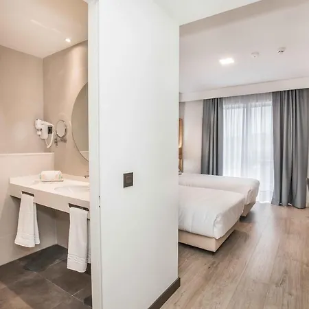 Hotel Ciudad De *